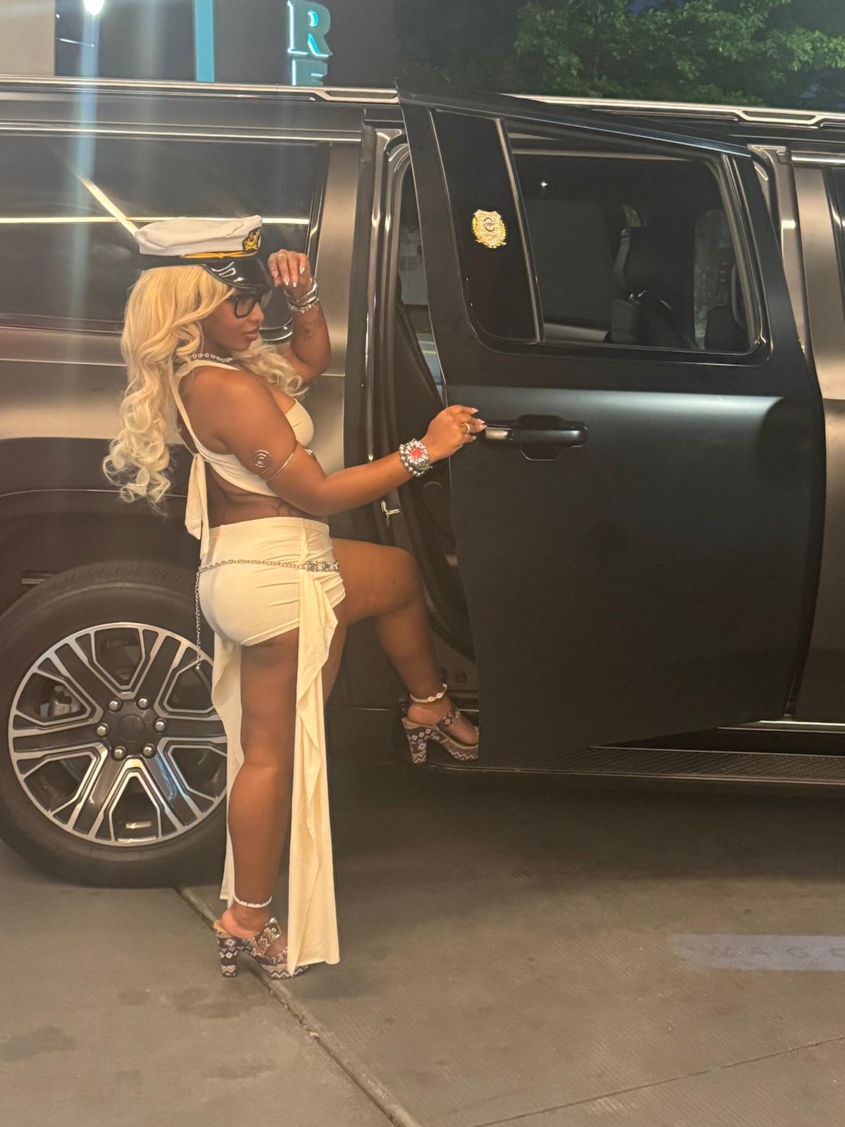 Beautiful couples toasting with champagne in a luxury limousine for Go Luxe luxury limousine service for Los Angeles and surrounding areas