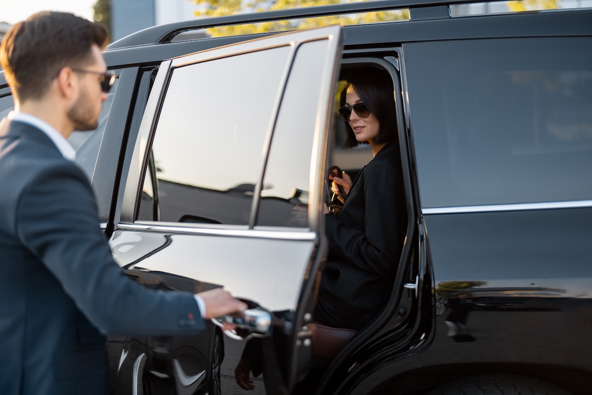 business-couple-travel-by-car-2026-01-09-00-32-30-utc